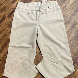 Halogen Taylor fit woman’s khaki capris ankle cropped. Size 4.